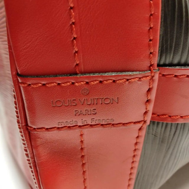 Animal Skin 1994 Louis Vuitton Black and Red Epi Leather Shoulder Bag For Sale - Image 7 of 10
