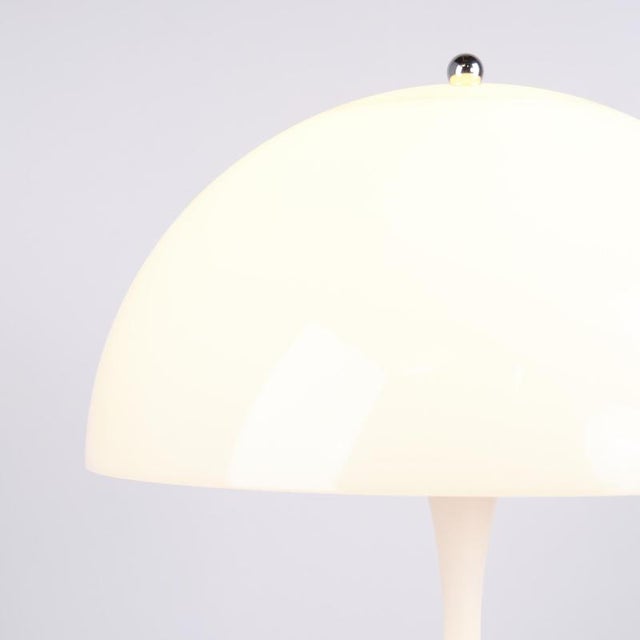 Louis Poulsen Vintage Panthella Table Lamp in White Acrylic by Verner Panton for Louis Poulsen, 1970s For Sale - Image 4 of 13