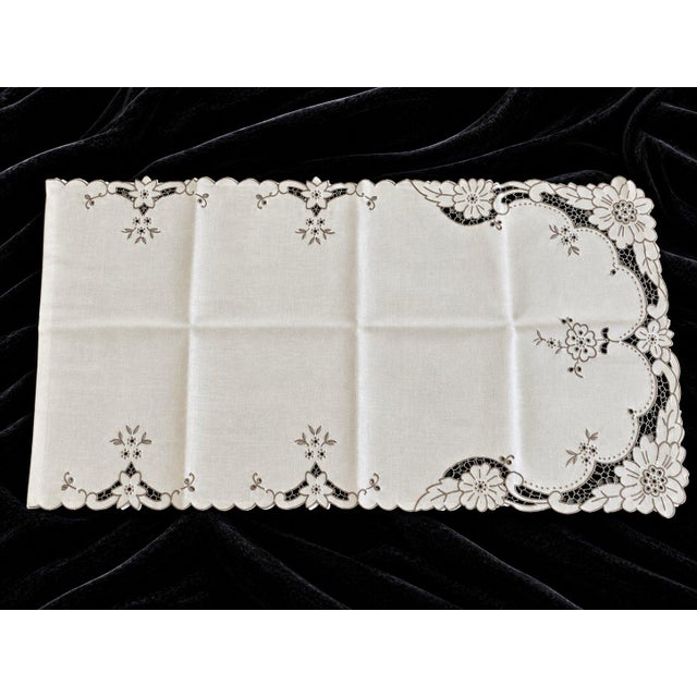 Traditional Vintage Madeira Style Embroidered Linen Table Set 5 For Sale - Image 3 of 10
