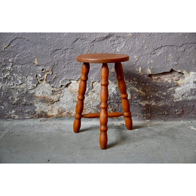 Made entirely of light-colored wood, this rustic stool seems to come straight from a farm or an alpine chalet. Tripod, the...