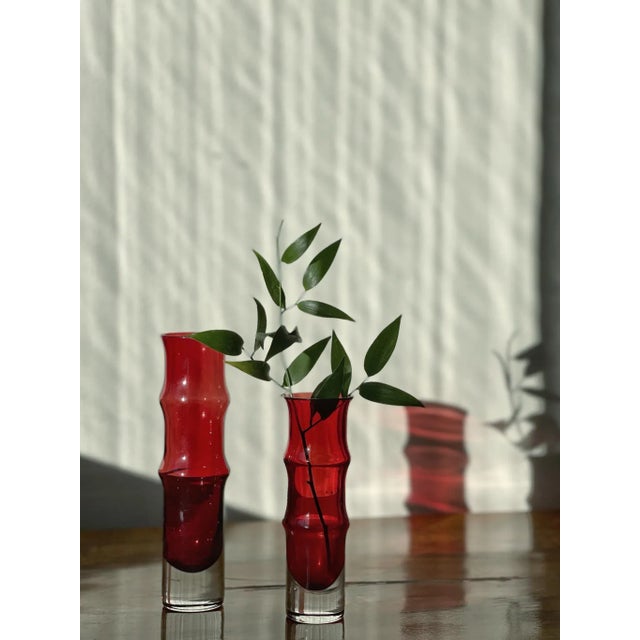 Åseda Red Glass Vases by Bo Borgström, 1970s, Set of 2 For Sale - Image 3 of 4