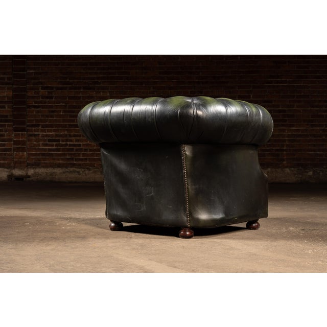 Vintage Tufted Leather Chesterfield Club Chair in Emerald Green For Sale In Chicago - Image 6 of 10