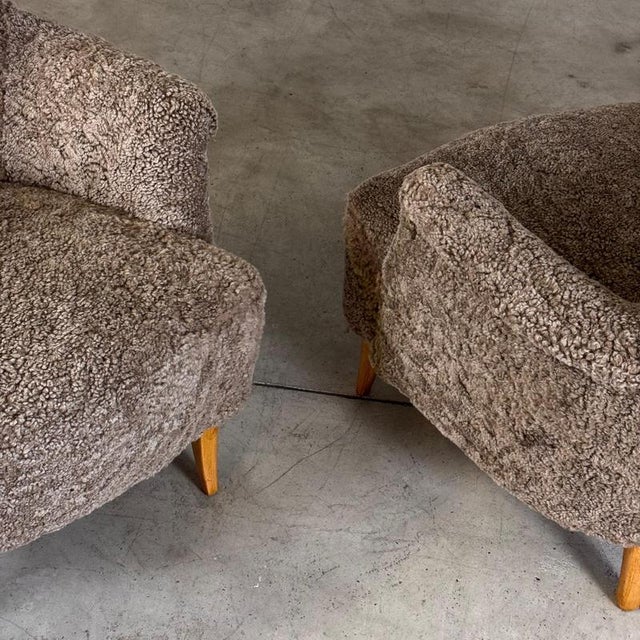 Brown Set of Farmor Armchairs in Grey Lambswool attributed to Carl Malmsten for O.H. Sjögren, 1950s For Sale - Image 8 of 18