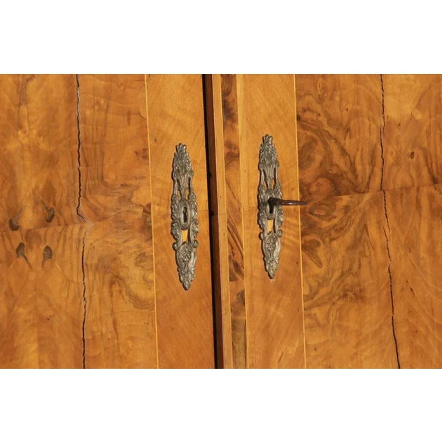 Antique Baroque Cabinet inn Walnut, 1780 For Sale - Image 15 of 18