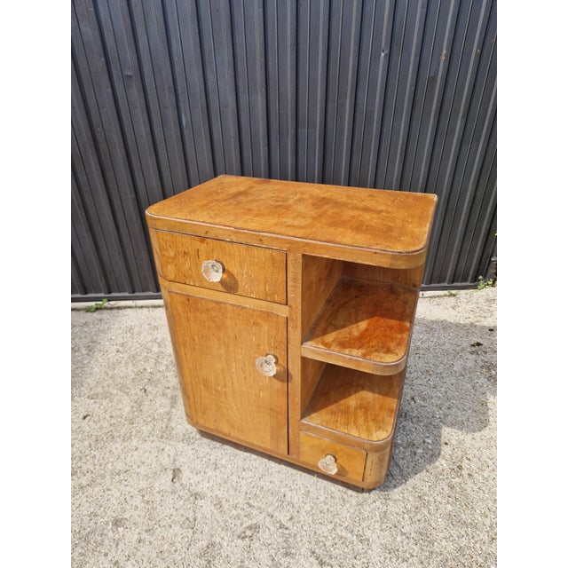 Art Deco Walnut Burl Cabinet, 1930s, in Good conditions. Designed 1920 to 1949