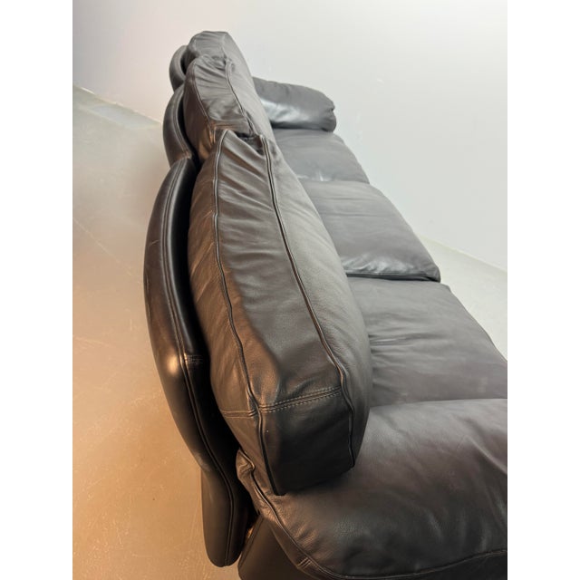 Poltrona Frau Mid-Century Black Leather Poppy 3 Sofa from Poltrona Frau, 1970s For Sale - Image 4 of 8