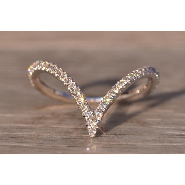 Silver The 99th Avenue: Gabriel and Company Chevron Band in White Gold For Sale - Image 8 of 10