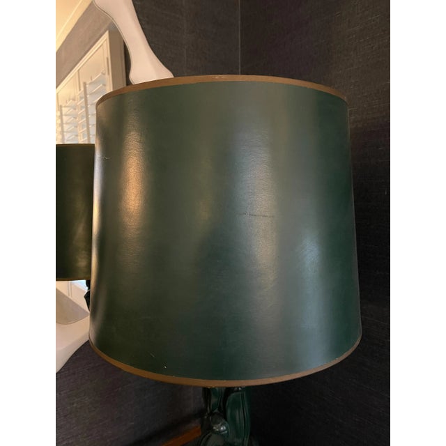 1950s 1950s Green Lacquered Dorothy Draper Serge Roche Lamp With Scroll Detail For Sale - Image 5 of 7