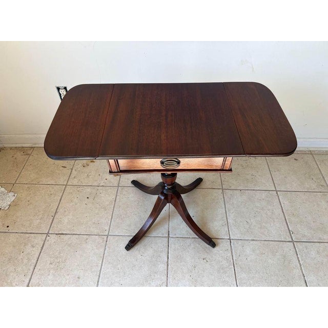 Antique Georgia III Style Mahogany Drop-Leaf Table. Duncan Phỳe style with pedestal base and claw feet Sturdy and drawer...