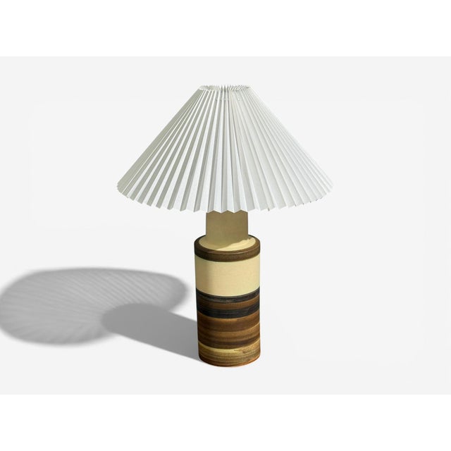 Eriksen Keramik, Danish Mid-Century Modern, Large Table Lamp, Beige Stoneware, Denmark, 1970s A large cylindrical table...