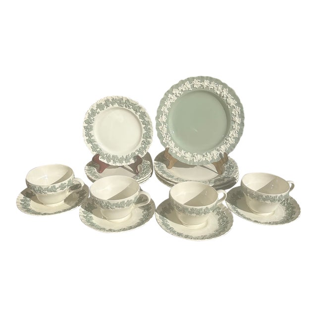 1960s Wedgwood Queensware in Cream and Celadon - Set of 4 For Sale