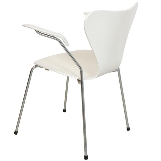Series 7 3207 Armchair in White by Arne Jacobsen for Fritz Hansen, 1990s For Sale - Image 3 of 12