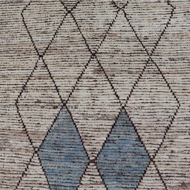 Textile Modern Hand-Knotted Runner in Wool With Diamond Design in Neutral Tones 3'4 X 9'8 For Sale - Image 7 of 10