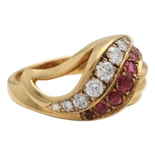 Vintage Natural Ruby and Natural Diamond 14k Solid Yellow Gold Ring, Size 5.5 For Sale