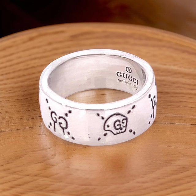 Silver 1990s Gucci Estate Engraved Ring Size 8 Sterling Silver 8.5 mm Height For Sale - Image 8 of 10