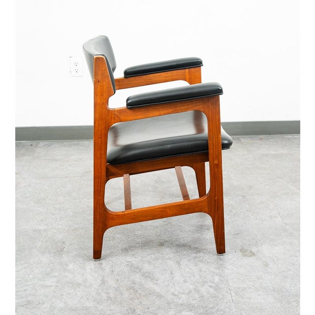 1960s Mid Century Modern Lounge Chair Walnut Arms Black Office Armchair Gunlocke Attributed MCM For Sale - Image 5 of 11