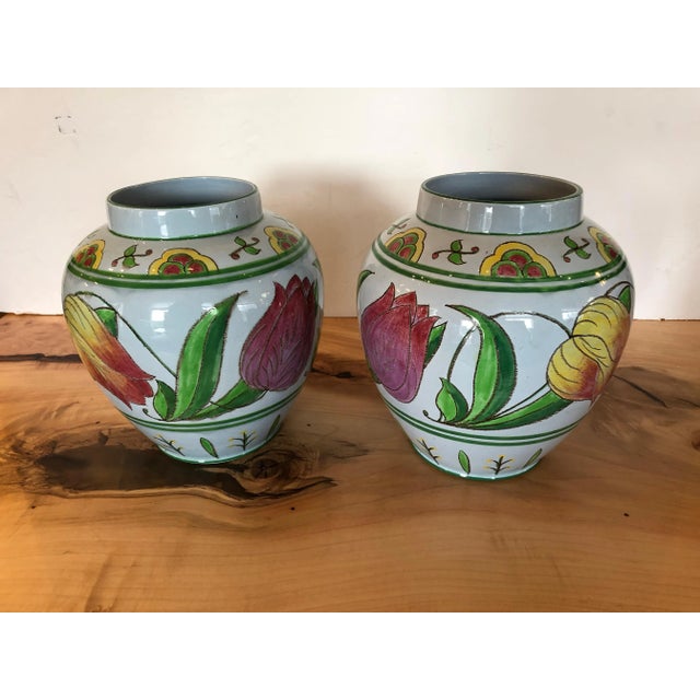 Ceramic English Tulip Decorated Cachepots/Jardinieres - a Pair For Sale - Image 7 of 7