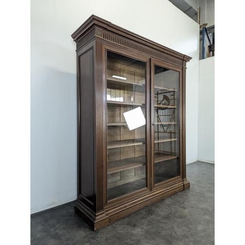 Louis XVI Display Bookcase, in Very Good conditions.