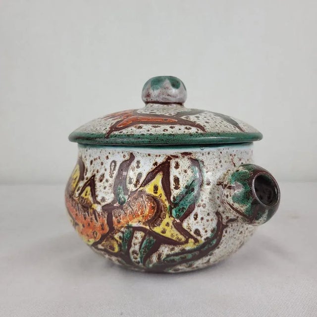 Vallauris ceramic tureen from the 70s. Fish decoration. Height 15 cm. Lid diameter 16 cm. In good condition. This piece...