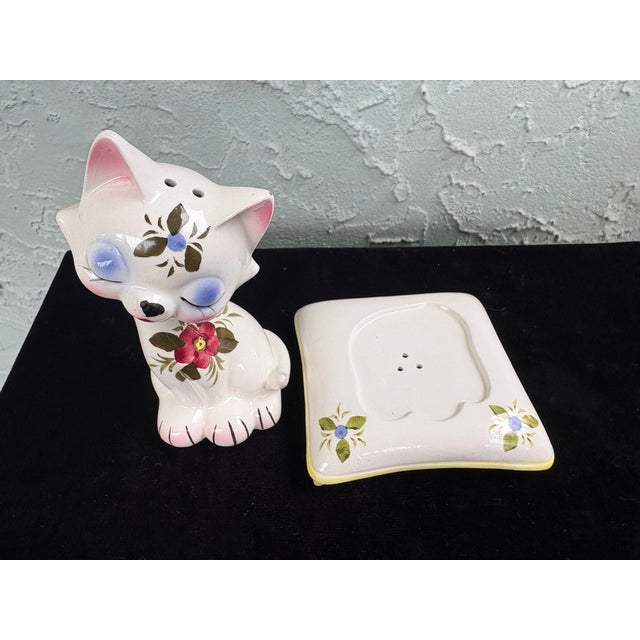 1960s Enesco Japan Hand-Painted Ceramic Cat & Pillow Salt & Pepper Shaker Set For Sale In Orlando - Image 6 of 8