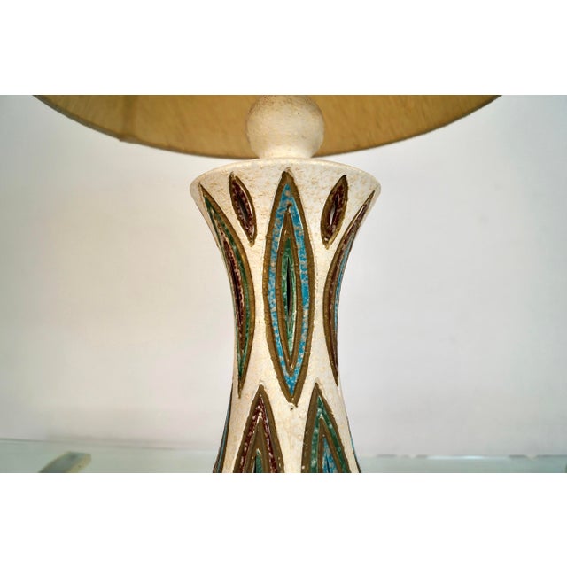 Off-white 1960’s Mid-Century Modern Glazed Pottery Ceramic Table Lamp For Sale - Image 8 of 12