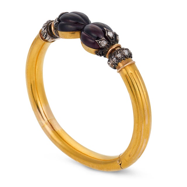 Traditional 1910s French Belle Epoque Garnet Diamond 18k Yellow Gold Silver Bangle For Sale - Image 3 of 7
