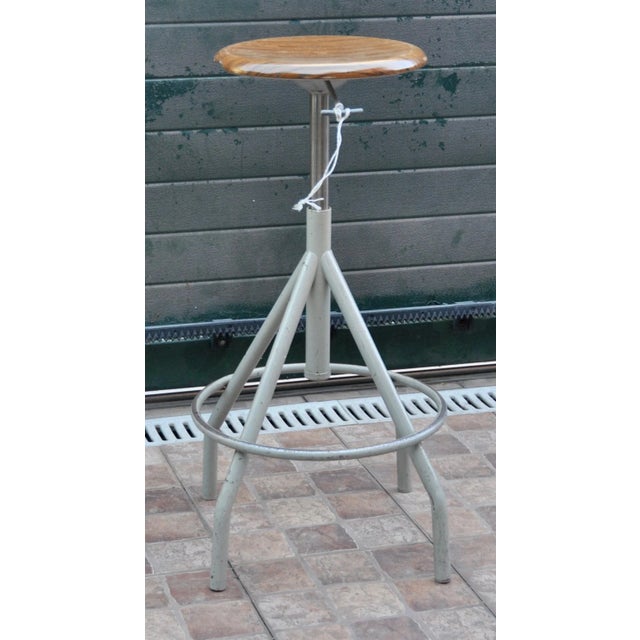 Total height extended 80 cm, diameter seat 32.5 This piece has an attribution mark, I am sure that it is completely...