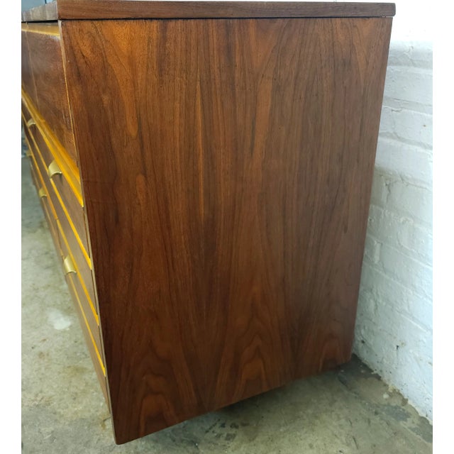 Brown 1960s Refreshing Mid Century Modern Walnut 9 Drawer Long Dresser Mainline Hooker For Sale - Image 8 of 12
