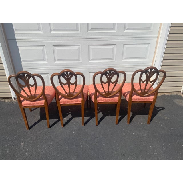 Mid-Century Modern Set of 4 Hepplewhite-Style Shield-Back Dining Chairs With Coral Jacquard Upholstery, C. Mid-20th Century For Sale - Image 3 of 10