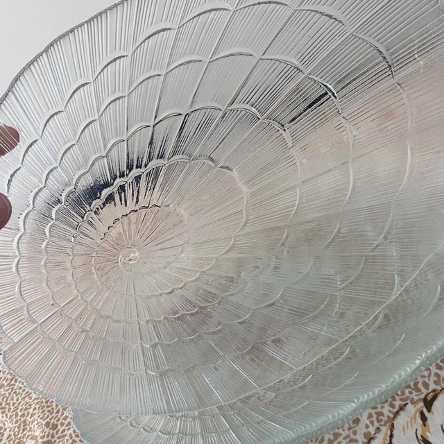 Vintage 1980s Arcoroc Glass Shell Dinner Plates - Set of 4 For Sale In Richmond - Image 6 of 9