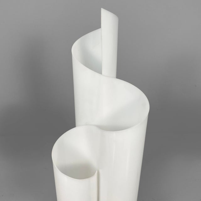 White Italian Opaline Acrylic Glass Table Lamp by Vico Magistretti for Artemide, 1970s For Sale - Image 8 of 18