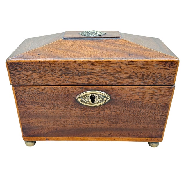 18th Century Georgian Sarcophagus-Shaped Mahogany Tea Caddy For Sale - Image 10 of 11
