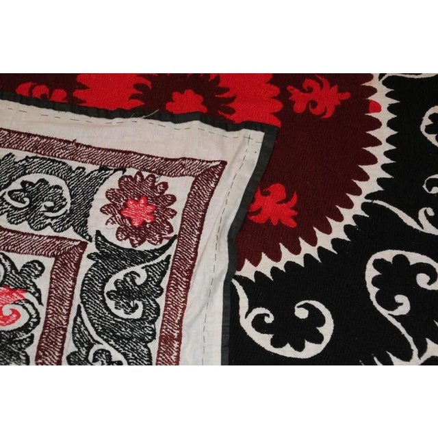 1940s Vintage Samarkand Suzani, Uzbekistan For Sale - Image 5 of 13