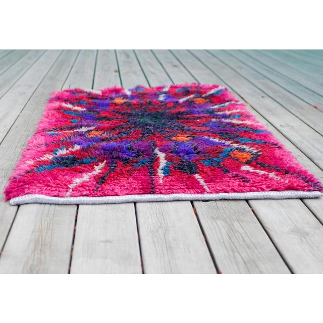 Vintage Swedish Tibet Rya Rug with Flower by Ingrid Jagarz for Mark Rya, 1960s For Sale - Image 3 of 14