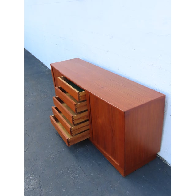 Danish Modern Bow Front Tambour Doors Dresser Sideboard Tv Media Console 6677 For Sale In Miami - Image 6 of 18