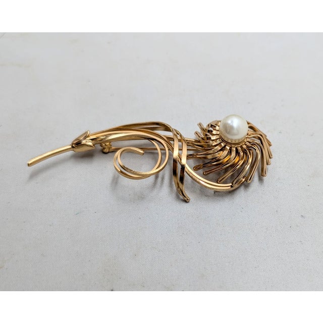 Napier Vintage 1950s Signed Napier Goldtone Faux-Pearl Flower Brooch For Sale - Image 4 of 9