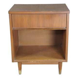 1960s Mid Century Modern Walnut Bedside Table Nightstand Side End Table Drawer For Sale