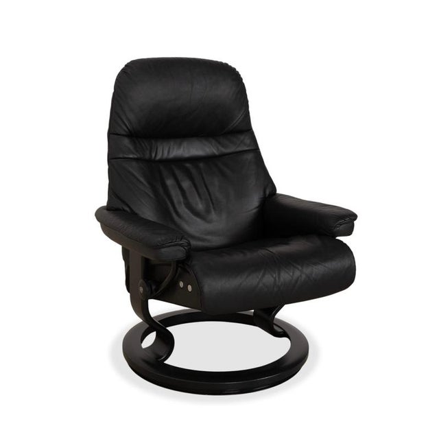 Modern Dark Grey Leather Stressless Sunrise Recliner with Manual Function For Sale - Image 3 of 18