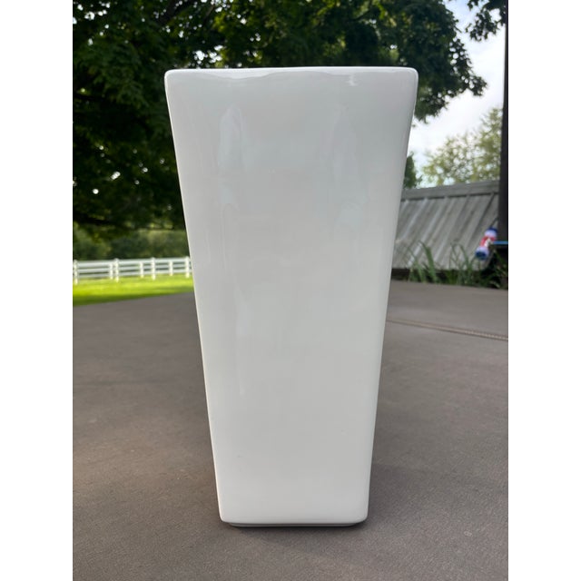 Vintage Pottery Barn Large Glossy White Geometric Ceramic Vase – Modern Minimalist Sculptural Vessel For Sale - Image 11 of 12