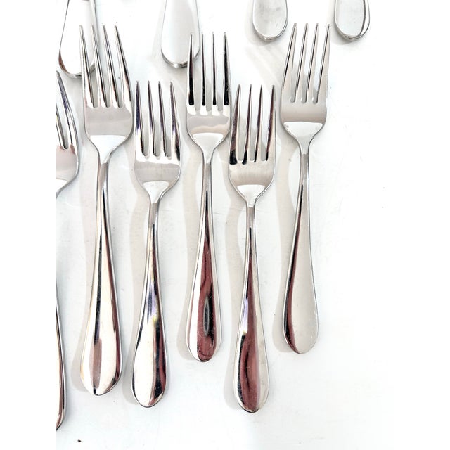 2000 - 2009 Wallace Flatware Set – Modern Teardrop Pattern, 18/10 Stainless Steel - Minimalist Table Setting – Service for Four For Sale - Image 5 of 12