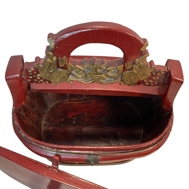 19th Century Traditional Chinese Red Lacquer and Gilt Gold Wooden Wedding Basket For Sale - Image 13 of 17
