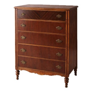 Mid 19th Century Victorian Chest of Drawers With Subtle Chevron Veneer, Turned Legs & Original Casters For Sale