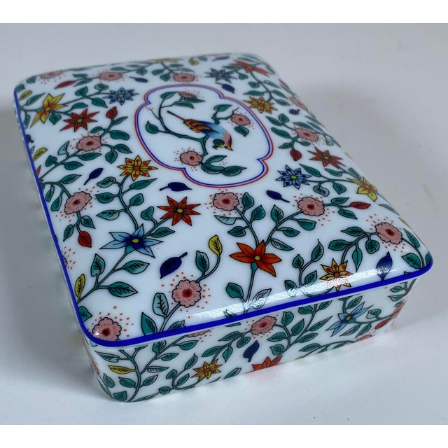 French French Limoges Hand-Painted Porcelain Jewelry Box for Neiman Marcus, Circa 1940 For Sale - Image 3 of 7