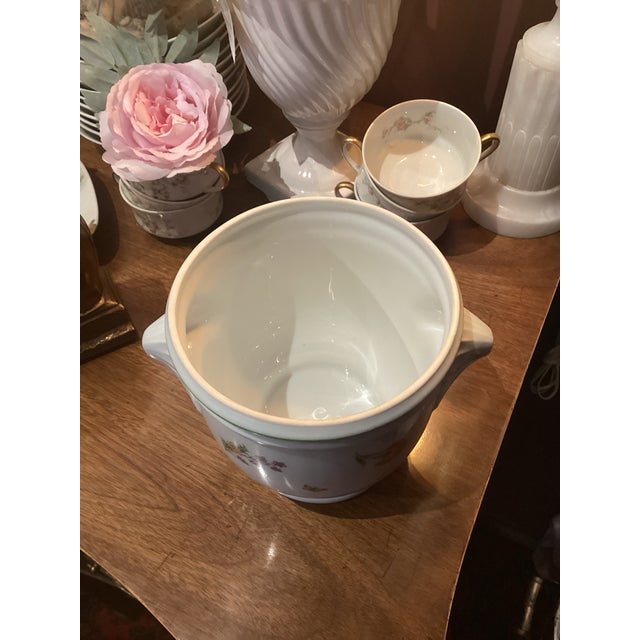 1990s Tiffany & Co. Limoges “Tiffany Garden” Porcelain Pot For Sale - Image 5 of 5