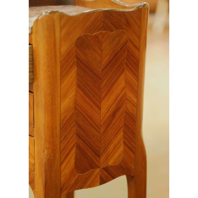 Pair of Mid-Century French Louis XV Walnut Marquetry Marble-Top Nightstands For Sale - Image 11 of 13