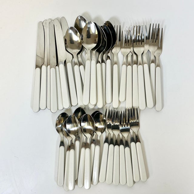 Metal 1970s Vintage Boho Chic Contemporary Stainless Steel White Handle Flatware - Set of 40, Service for 8 For Sale - Image 7 of 12
