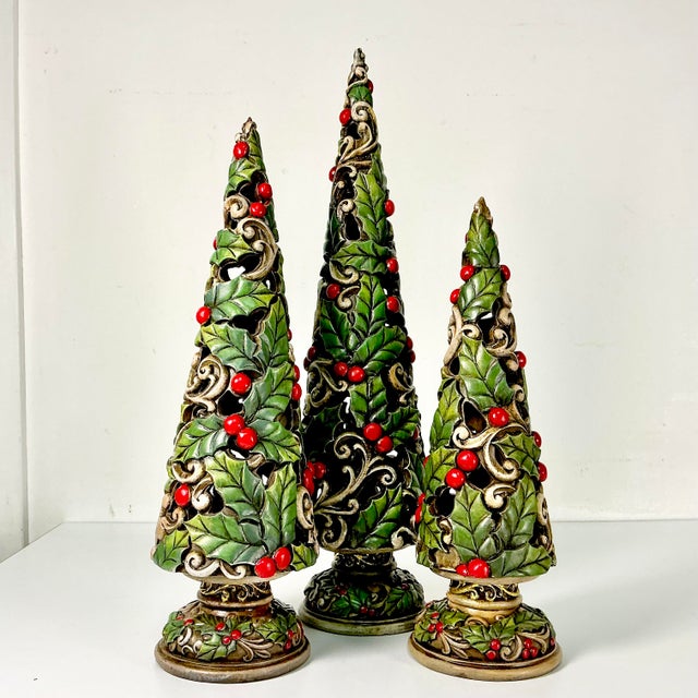 1990s 1990s Vintage Americana Boho Chic Christmas Holly Topiary Trees Holiday Accents - Set of 3. For Sale - Image 5 of 17