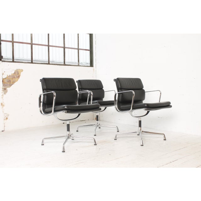 Soft Pad Ea 207 Chair by Charles & Ray Eames for Vitra For Sale - Image 12 of 12