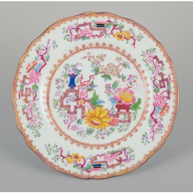 Mintons, England. Set of six lunch plates in faience. Chinese style. Decorated with flowers. Late 19th century. Marked. In...
