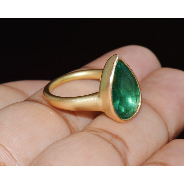 Gia Certified 5.25ct Natural Emerald Sculptural Bezel Solid 18k Gold Ring, Size 5.25 For Sale - Image 9 of 16